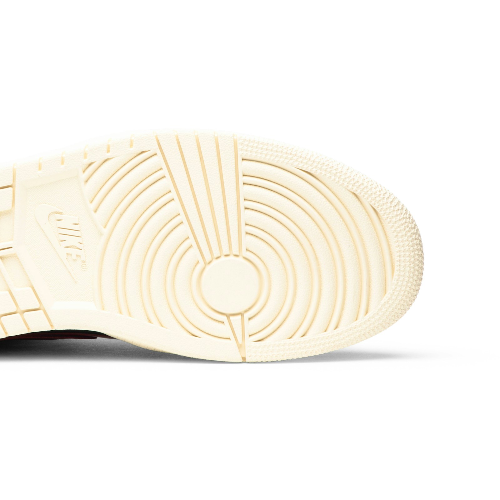 air_jordan_1_retro_high_og__couture__bq6682_006_4_23406.jpeg