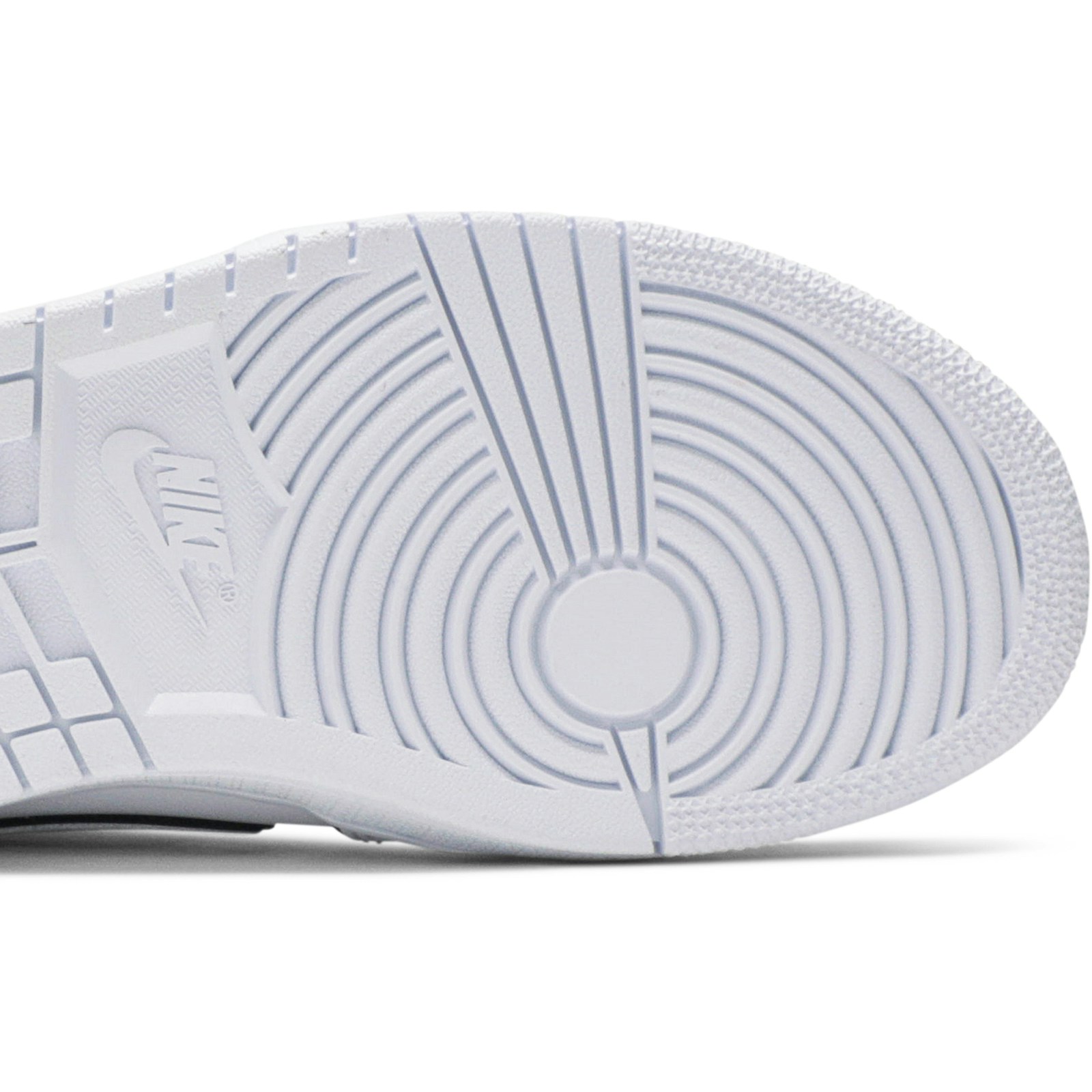 women__air_jordan_1_mid_se__iridescent_trim__ck65_4_81621.jpeg